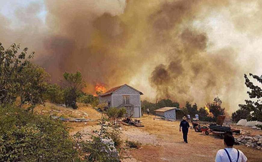 Požari u Mostaru i dalje aktivni