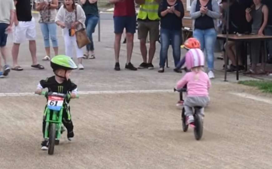 Dvogodišnjak pokazao kako pravi šampion vozi bicikl