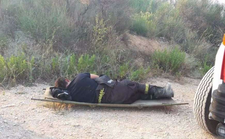 Izmoreni hrvatski vatrogasac nakon intervencije zaspao na cesti