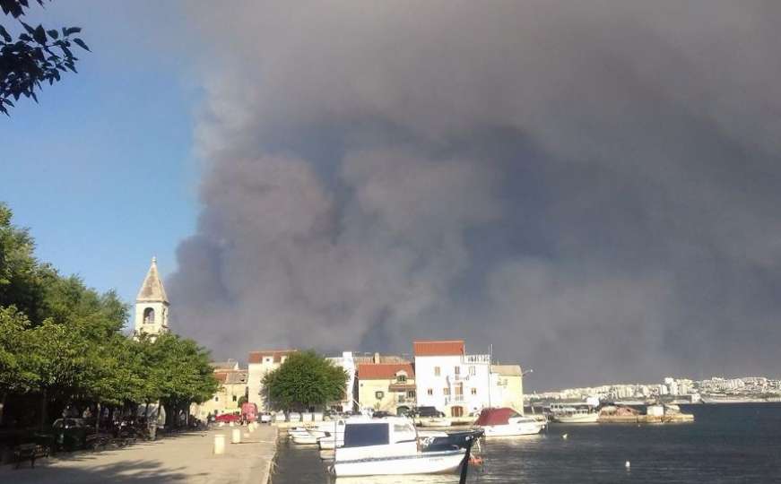 Vatrogasci i dalje na terenu: Split odbranjen, ali ostatak Dalmacije u plamenu