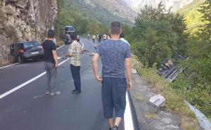 U saobraćajnoj nesreći poginuli novinar i snimatelj RTCG