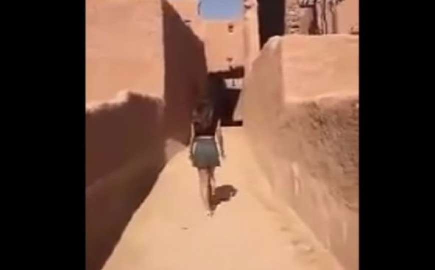 Saudijska Arabija: Policija privela ženu jer je ulicom hodala u mini suknji