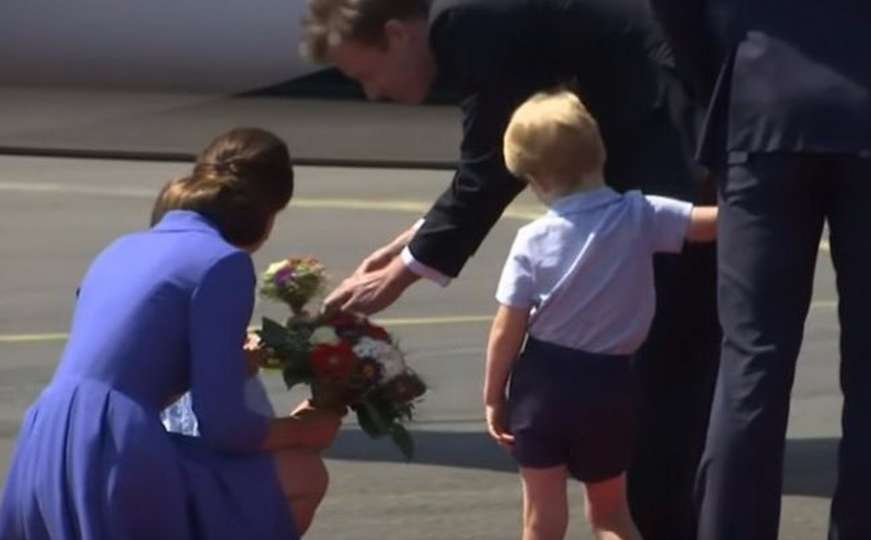 Malena princeza Charlotte i njeno preslatko diplomatsko rukovanje