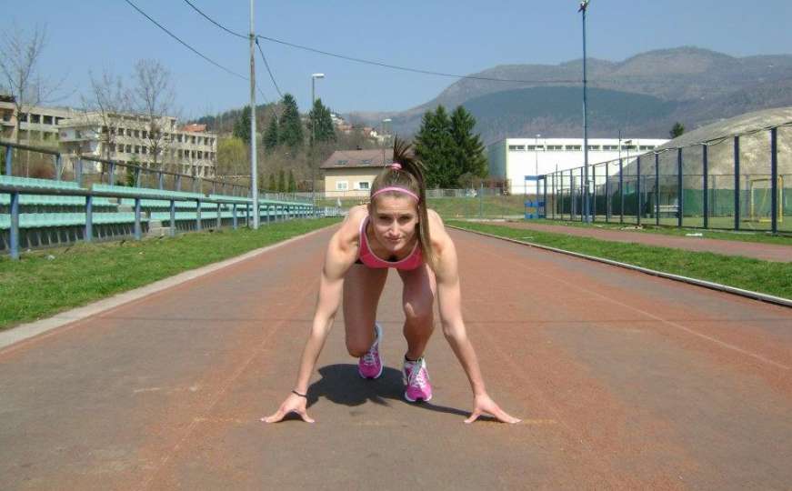 Mlada atletičarka iz Sarajeva Selma Zrnić ponosna vlasnica 100 medalja