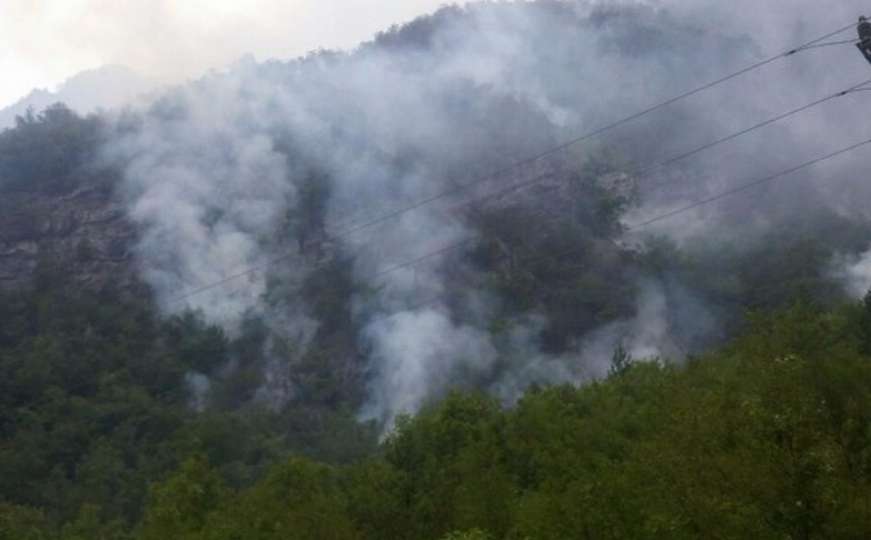 Požarište na Čvrsnici puno dima, akcija gašenja se nastavlja