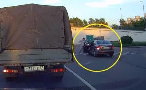 Da li je gori vozač ili pješak: Obračunavali se i napravili šest prekršaja