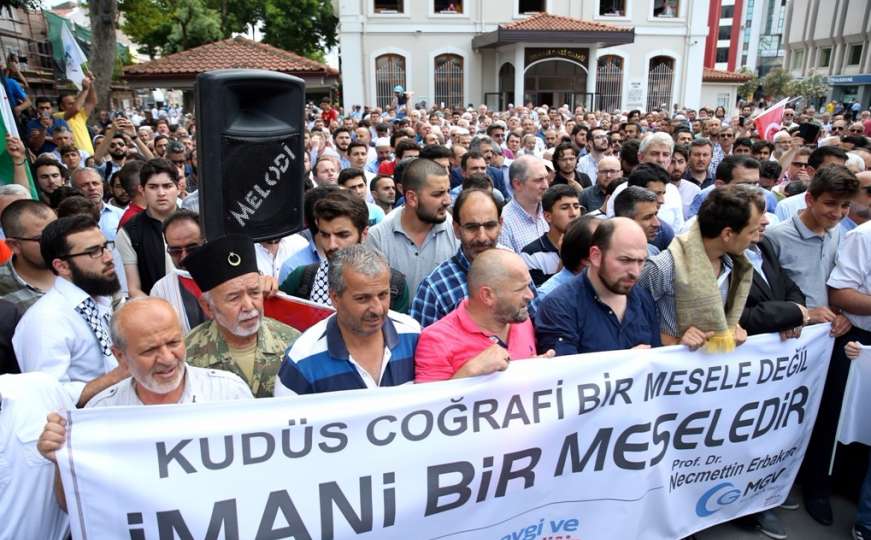 Širom Turske masovni protesti zbog napada na džamiju Al-Aksa