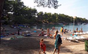 Hrvatica ogorčena: Htjeli su mi naplatiti 30 kuna za ulaz na plažu bez koncesije