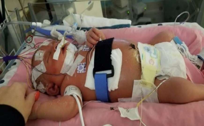Tragedija u Iowi: Novorođenče preminulo zbog jednog poljupca