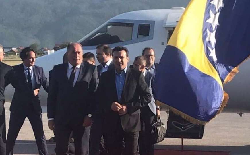 Premijer Makedonije Zoran Zaev doputovao u BiH, dočekao ga počasni kordon