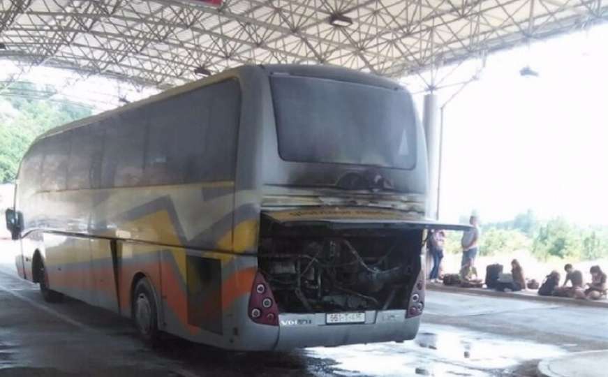 Zapalio se autobus prepun putnika na graničnom prijelazu kod Trebinja