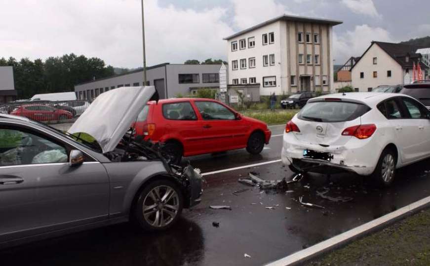 Saobraćajna nesreća u Živinicama: Dvije osobe teško povrijeđene