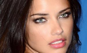 Adriana Lima objavila prvi selfie s novim dečkom iz kreveta