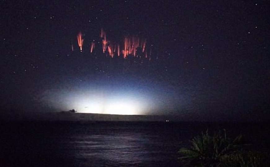 Australijanac snimio "crvene vilenjake", jedan od najrjeđih fenomena na Zemlji