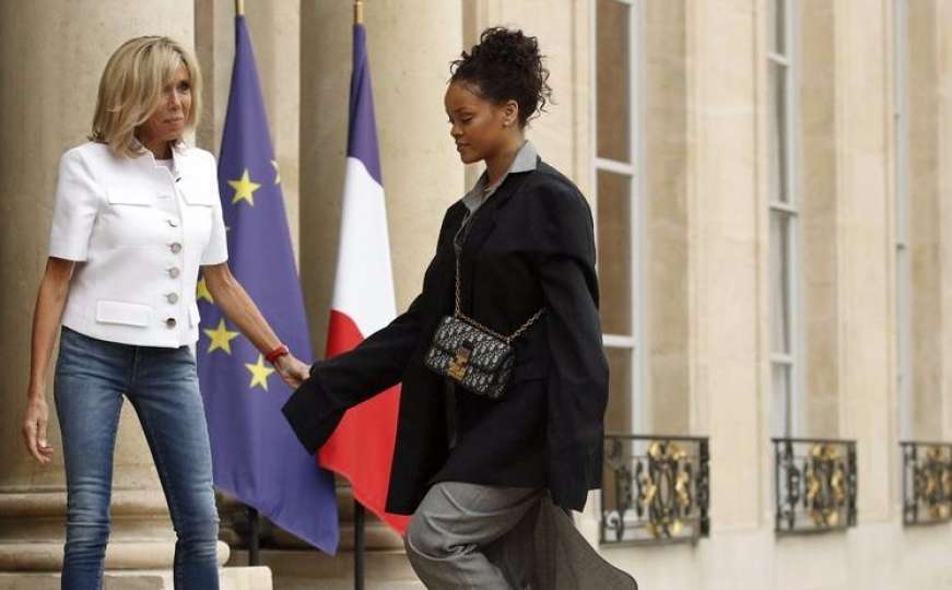 Svi pričaju o izdanju u kojem je francuska prva dama dočekala Rihannu