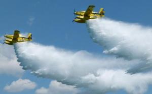Požar na Hvaru: Na terenu tri kanadera, jak maestral otežava gašenje