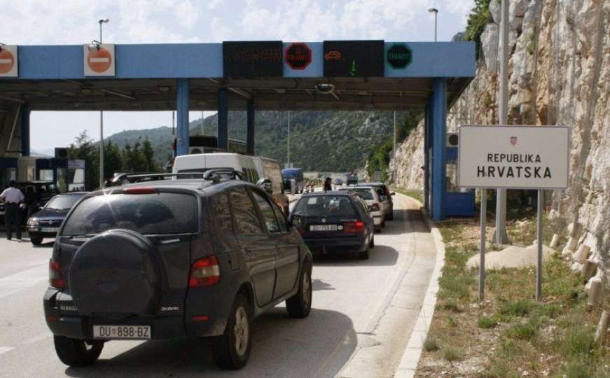 Gužve na graničnim prijelazima: Na izlaz iz BiH na Doljanima čeka se sat i pol