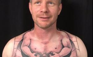 Kamiondžija postao hit na internetu zbog nevjerovatne tetovaže