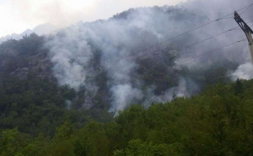 Solak: Helikopteri će danas gasiti požar na području Bosanskog Grahova