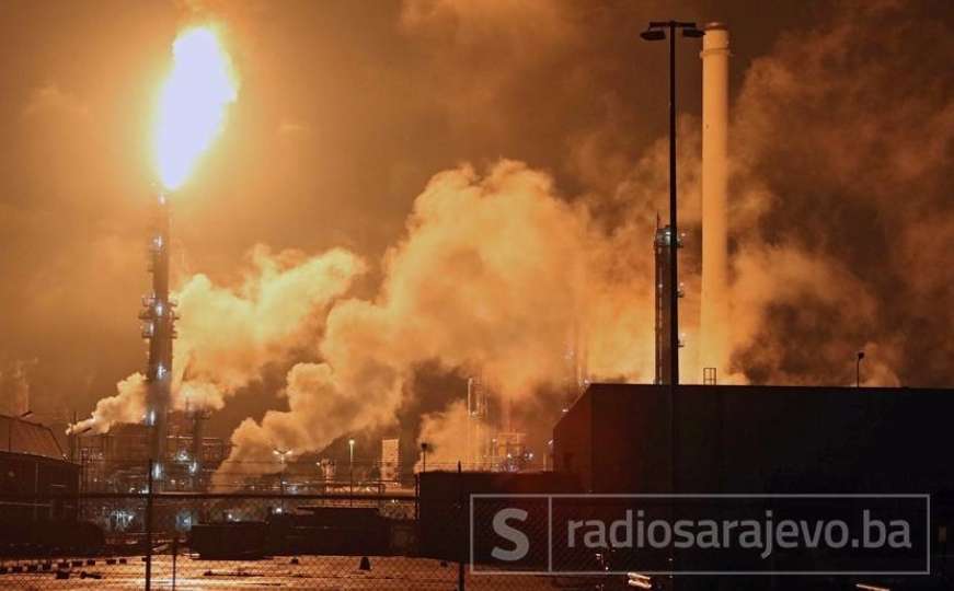 Požar u Rotterdamu u najvećoj evropskoj rafineriji