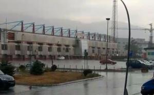 Јako nevrijeme pogodilo Banja Luku, u Gradišci pao grad veličine lješnika 