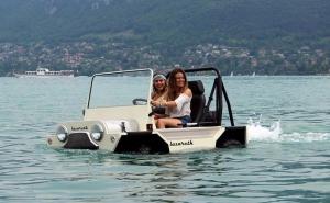 Na zemlji i vodi: Replika legendarnog Mini Mokea kao amfibijsko vozilo