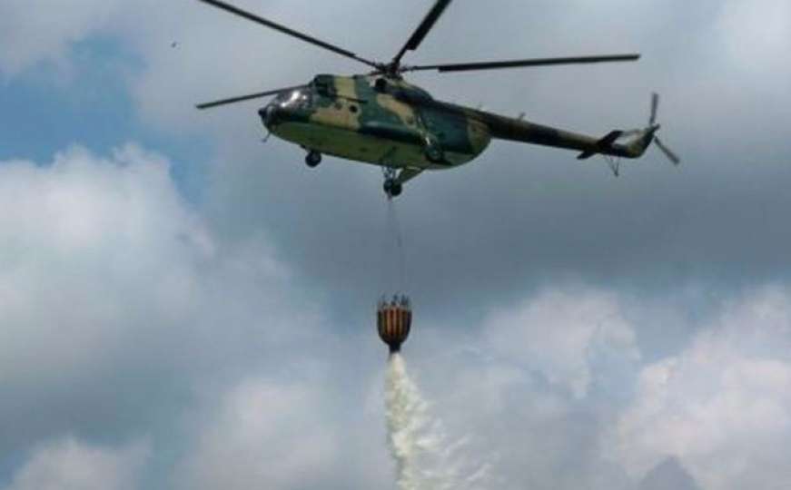 Vojni helikopter krenuo na požarište: Na kopnu rizik od mina