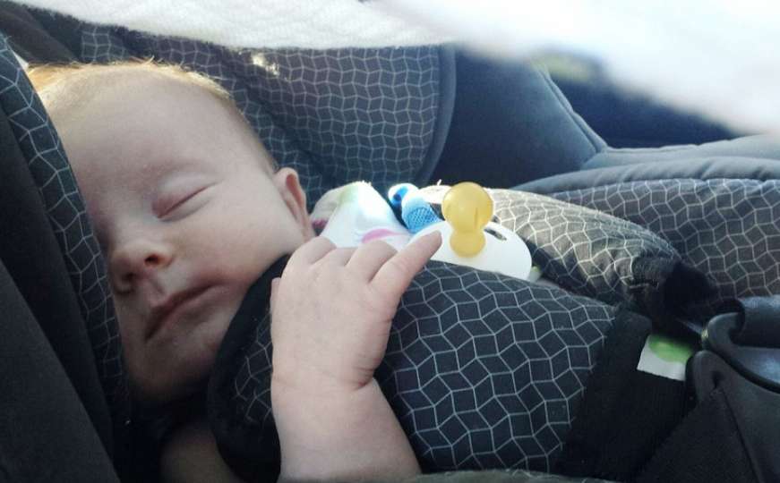 Naučnici upozoravaju roditelje da bebe stavljaju na leđa dok spavaju