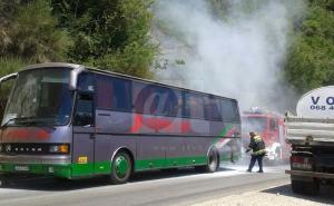 Kod Herceg-Novog se zapalio autobus pun putnika iz BiH