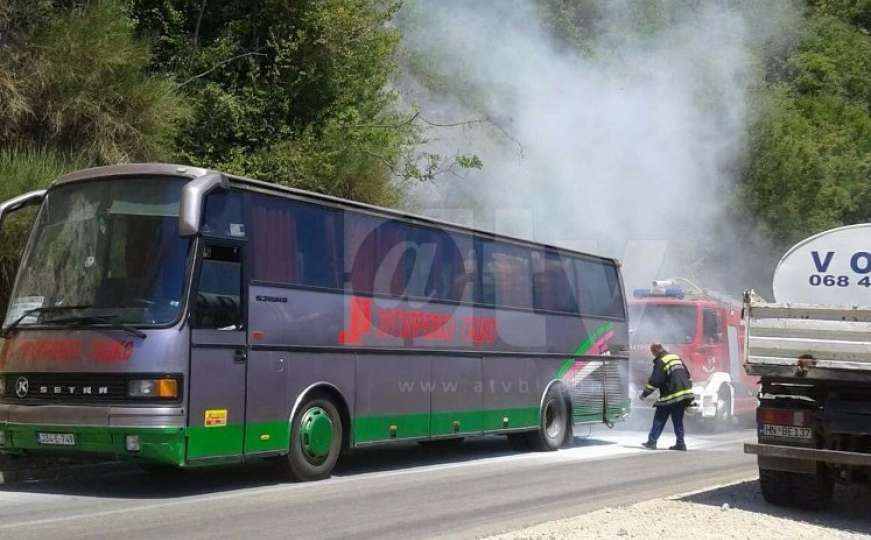 Kod Herceg-Novog se zapalio autobus pun putnika iz BiH