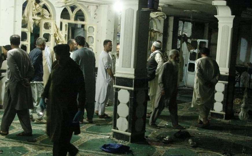 Užas u šiitskoj džamiji: Bombaški i oružani napad, najmanje 20 mrtvih