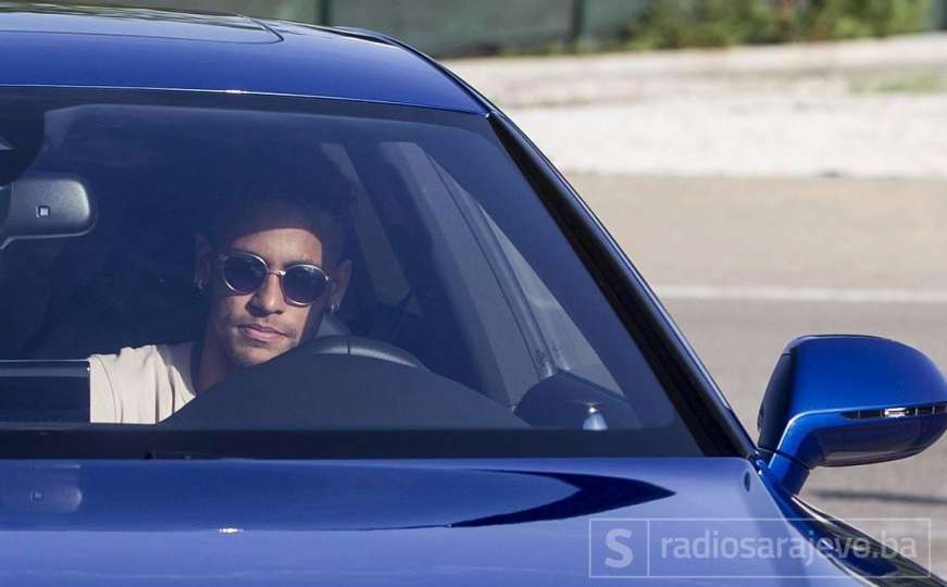 Neymar se pozdravio sa saigračima i napustio trening Barcelone