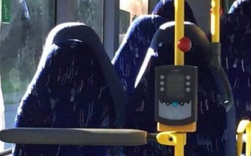Članovi islamofobne grupe za sjedišta u busu mislili da su žene u burkama