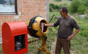 Bosanac napravio mješalicu za beton koja služi kao veš mašina
