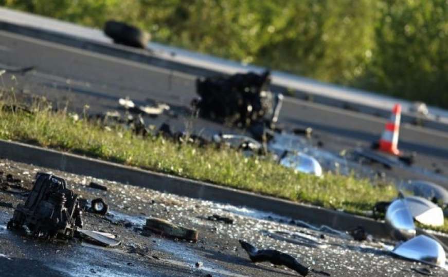 Dvije osobe smrtno stradale u teškoj saobraćajnoj nesreći kod Lukavca