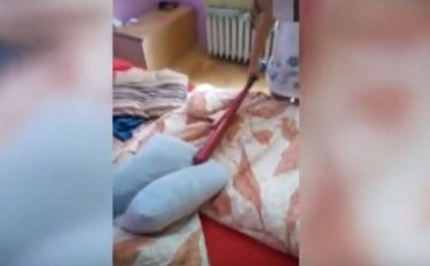 Video šokirao javnost: Otac učio kćerkicu da tuče muslimane i Rome