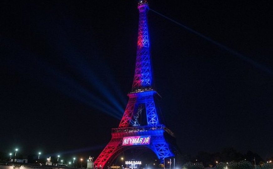 Eiffelov toranj bio u bojama PSG-a i poželio dobrodošlicu Neymaru 