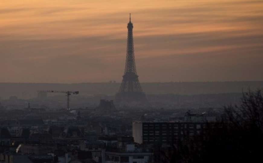 Ipak terorizam: U dresu PSG-a s nožem pokušao ući na Eiffelov toranj