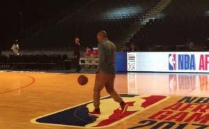 Klasa je vječna: Thierry Henry postigao koš nogom s centra terena