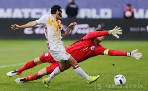 Asmir Begović donirao kopačke igračima Veleža