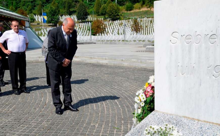 Inzko u Srebrenici: Posjeta Memorijalnom centru i sastanak s majkama