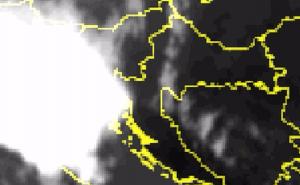 Nad Italijom se razvio ogromni olujni oblak i kreće se ka istoku