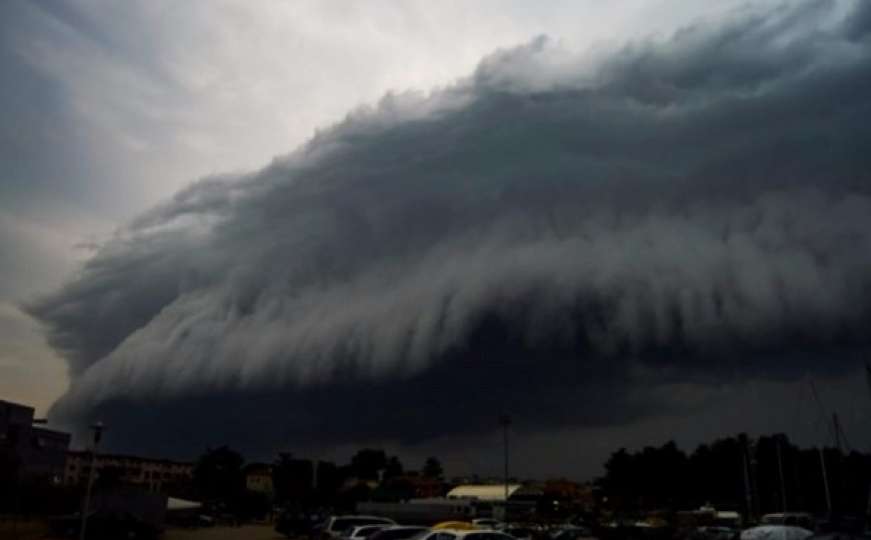 Zastrašujući prizor: Olujni oblak se nadvio nad Istrom