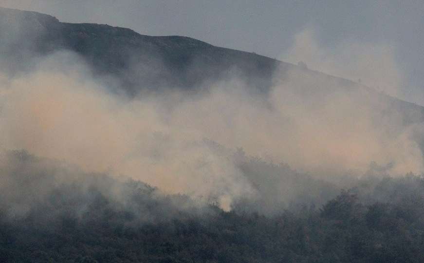 Na Dinari i dalje vidljiv dim, stanje u Glavatičevu bolje