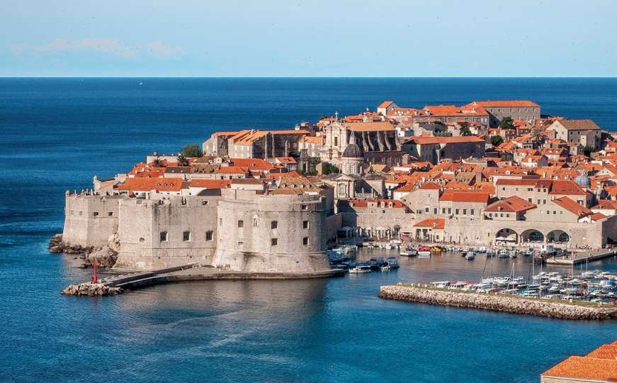 Cijene parkinga iznenadile turiste u Hrvatskoj, naplaćuju čak i hlad