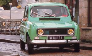 Renault 4: Kako je Mali div postao automobil naše mladosti