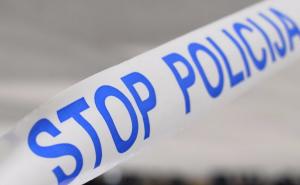 Pucao na policiju, pa se s ručnom bombom zatvorio u stan