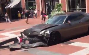 SAD: Objavljen stravičan snimak automobila koji je uletio u masu ljudi