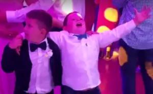 Dječak ukrao show na svadbi: Poznaju me i selo i grad