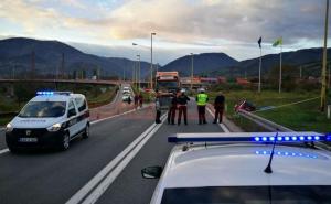 Tri osobe povrijeđene u sudaru dva automobila i kamiona kod Žepča